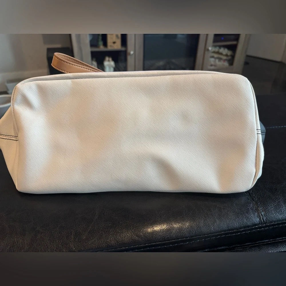 NWT Kenneth Cole Reaction Black and White Women's Tote Bag‎
